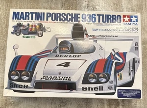 TAMIYA 1/24 Martini Porsche 936 Turbo Model Kit 24004 auto sportiva serie 4 - Foto 1 di 6