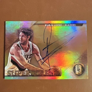 2015 Panini Gold Standard Superscribe Robin Lopez Gold 3/199 #39 Auto Blazers - Bild 1 von 2