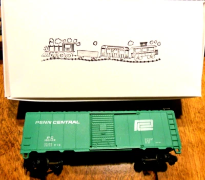 BACHMANN HO Scale 40' AAR STEEL SLIDING DOOR BOXCAR "Penn Central" - Image 1 of 4