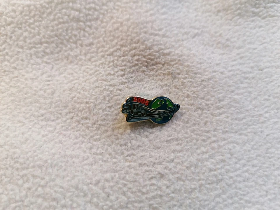 International Bobsleigh & Skeleton Federation FIBT 2005 pin - Image 1 of 1