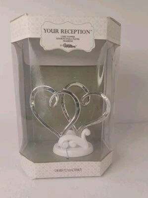 Wilton Doble Corazón Cake Topper Cromo y Blanco con Imitación Cristales 5" T x 6" W Nuevo en Caja Foto 1 de 4