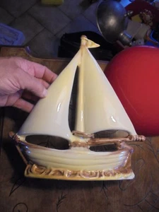 Joli Petit Bateau de Pèche Voilier Faïence telle Barque Barquette Bord de Mer - Imagen 1 de 6