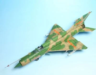 J-7C/J-7D 1/48 aircraft Trumpeter model plane kit 02864 - Image 1 of 4