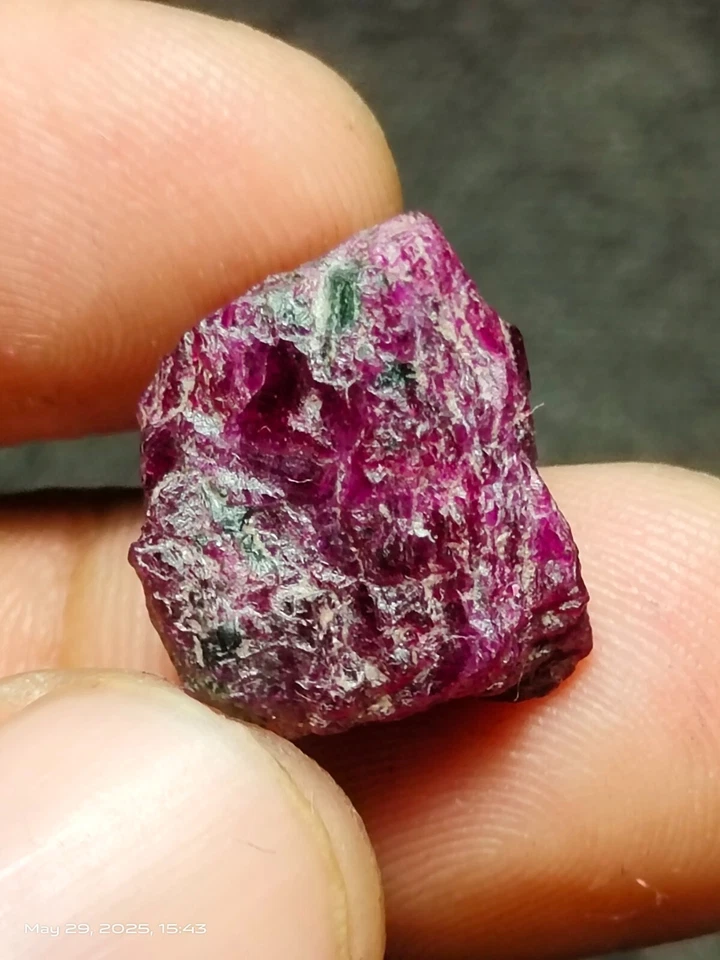 AAA Quality 100% Natural Red Ruby Rough SPECIMEN Size 16X15X7 mm Weight 19 crt - Image 1 of 3
