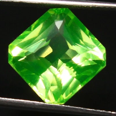 Impresionantes gemas AAA+ radiantes de tanzanita amarilla verdosa natural certificada 6x6 mm Foto 1 de 4