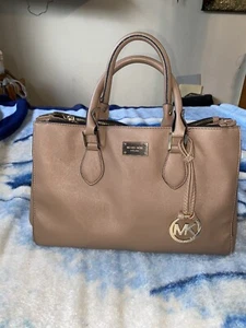 Michael Kors Bag large  14” X 10 - Picture 1 of 20