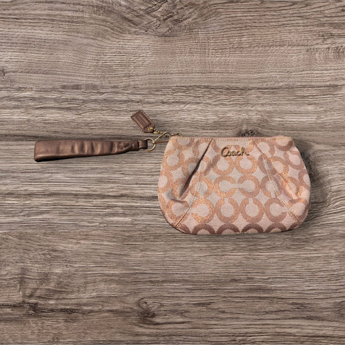 Coach Signature Parker OP Wristlet tessuto jacquard lurex op art in rosa scintillante