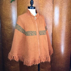 ORANGE & GREEN 1970’s 70s Vintage Acrylic Yarn Fringe Knit Geometric Poncho S M - Picture 1 of 11