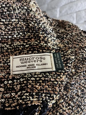 Bufanda Micros Weavers Hecha en Killarney Irlanda Negra y Dorada 68 X 15 Pulgadas  Foto 1 de 4