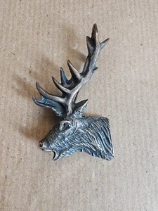 Broche thème La chasse : tête de cerf bramant avec ces bois - Picture 1 of 7
