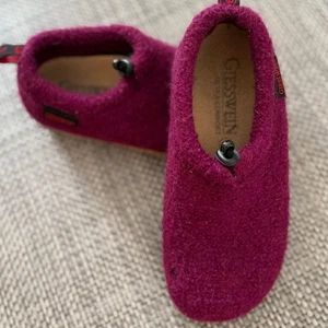 Giesswein 100% gekochte Wolle Obermaterial Vent Lodge Hausschuhe Pflaume 37EU/6,5US Komfort  - Bild 1 von 6