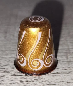 De colección Studio Capricornio remolino dorado coser dedal esmalte Austria - Imagen 1 de 4