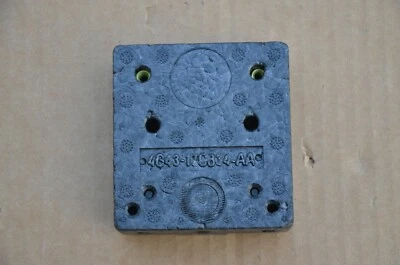 正品阿斯顿·马丁 V8 Vantage DB9,DBS V12 Vanquish 盒 TOW EYE COVER FOAM 原始设备制造商 — 第 1/4 张图片