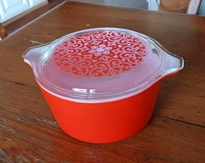 Vintage 1970 Pyrex Red Celtic Pattern Lid - #473 Casserole 1 Qt ***Excellent*** - Picture 1 of 7