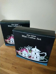 Mini Coffee Set Silver Plated Tablett, Kanne, Zuckerdose, Milchkännchen *Neu+OVP - Bild 1 von 3