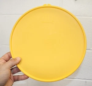Contenedor de almacenamiento redondo Tupperware 1832 T TAB tapa amarilla 10 1/4", ¡limpio! - Imagen 1 de 7