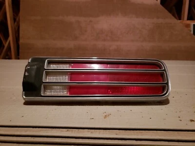 Lanterna traseira direita Dodge Colt 1975 2 portas - Imagem 1 de 2