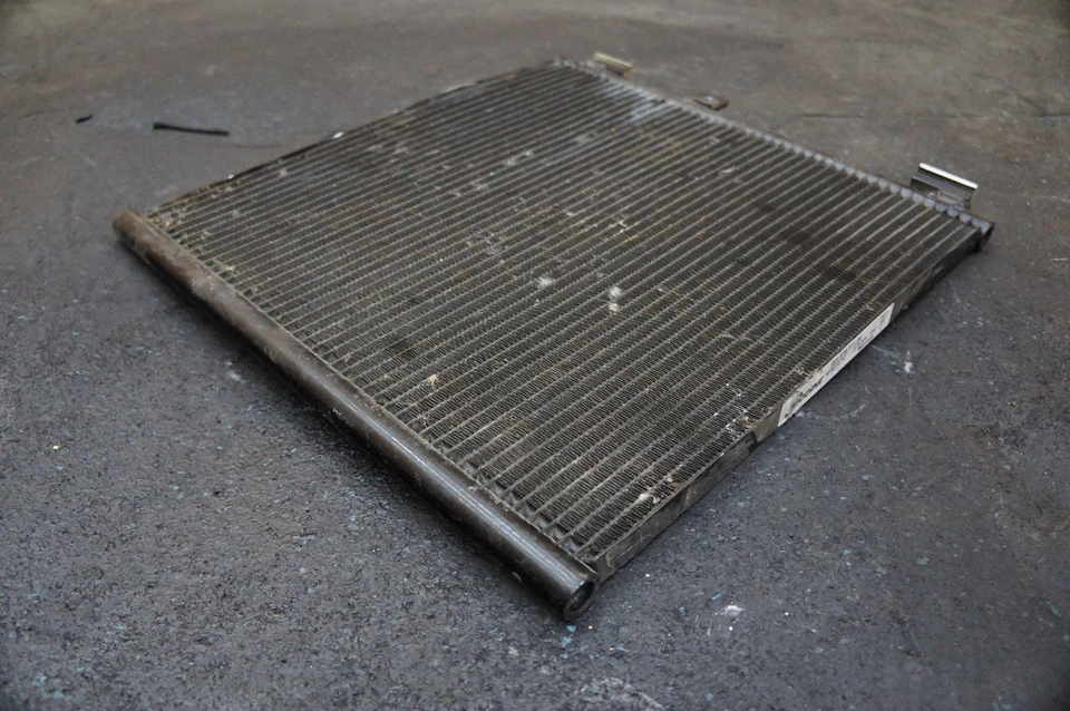 Condensador de aire acondicionado de aire acondicionado 99157311104 OEM Porsche 911 2014-2016 *Nota* Foto 1 de 4