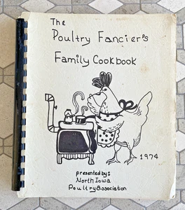 1974 Poultry Fanciers Family Cookbook North Iowa Poultry Association Recipes - Foto 1 di 9