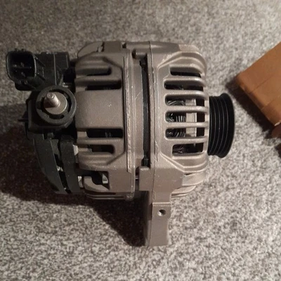 TOYOTA AVENSIS / COROLLA 1.4 1.6 1.8 VVTI ALTERNATOR 27060-0D020 27060-0D030 - Image 1 of 4