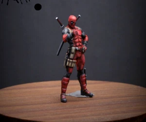 1/43 1/64 personaggio eroe uomo rosso piscina adatto 1:64 supporto auto strada - Foto 1 di 2