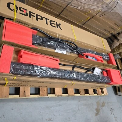 Server Rack 200-240V Input PDU 30-Outlet Switched 3-Phase 63A/208V 18xC13+12xC19 - Image 1 of 4