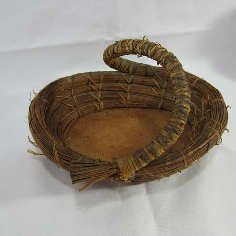 Vintage Primitive Farmhouse Pine Needle Hand Woven Basket S Shaped Handle Small Cover
