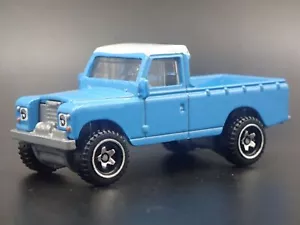 1971-1985 Land Rover Serie III 3 Pick-Up Camion Blu 1/64 Scala Modellino Auto - Foto 1 di 7