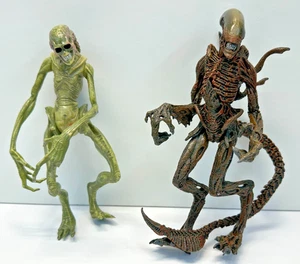 McFarlane Toys Aline Resurrection 2-teiliges Actionfiguren-Set Alien Warrior & Newborn - Bild 1 von 4