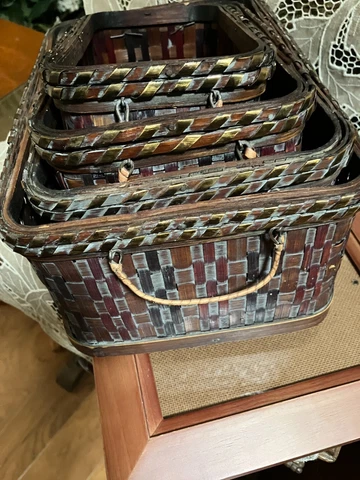 Set of 4 Vintage Handled Wicker Nesting Organizing ,Storage Baskets Woven Gold Cover