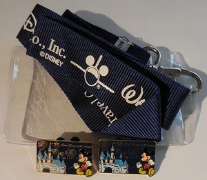 Disney Walt Disney Travel Company 2003 I.D. Cubierta de plástico, cordón y 2 pasadores nuevos - Imagen 1 de 4