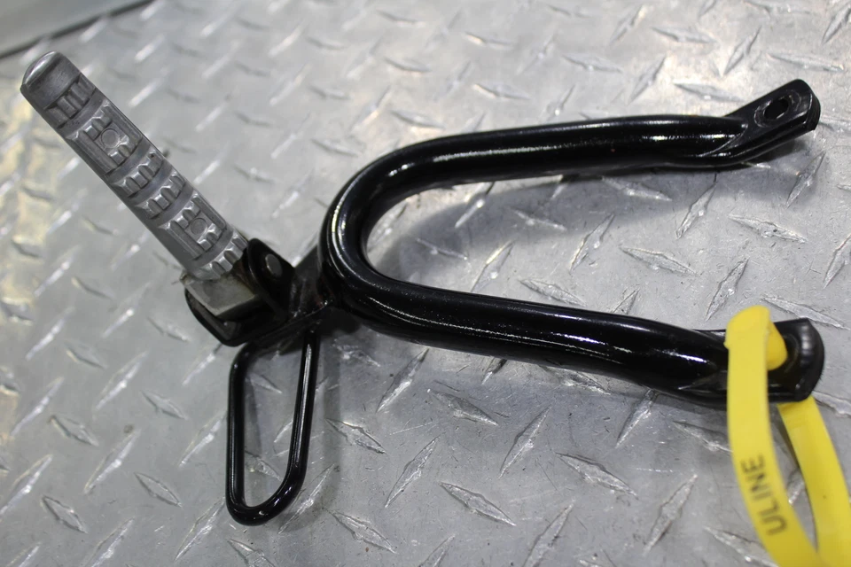 Yamaha FZR600R 1999 clavija trasera izquierda pasajero Foto 1 de 4