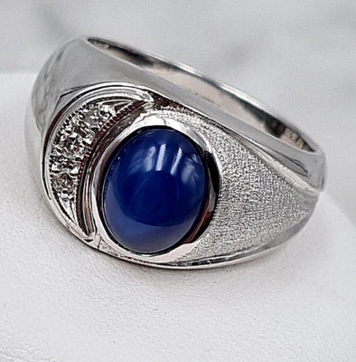 Stern-Saphir-Ring - 416er / 10 K. Weiß-Gold - 1 Stern-Saphir + 3 Zirkonia - Bild 1 von 4