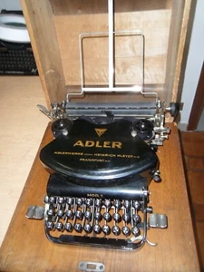 MACCHINA SCRIVERE ADLER 1* PRIMA SERIE FUNZIONANTE COMPLETA DI COFANATURA - Foto 1 di 6