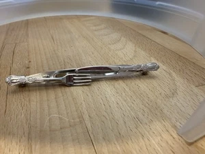Silver Tone Tie Clip Knife and Fork Vintage Tie Bar Manleigh - Picture 1 of 2