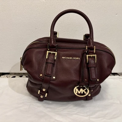 Bolso de mano Michael Kors mediano de cuero marrón bellota con encanto de bolso Foto 1 de 4