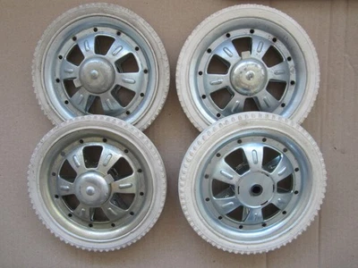 Lot de 4  roues pour voiture a pedales jouet ancien diamètre 17 cms - Photo 1/3