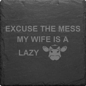 Excuse The Mess Wife' Una Mucca Pigra Umorismo Regalo Tappetino Ardesia Inciso Set di 4 Sottobicchieri - Foto 1 di 4