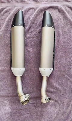 Оригинальный глушитель для выхлопных труб 2004 - 2006 Yamaha Yzf R1 - Изображение 1 из 4