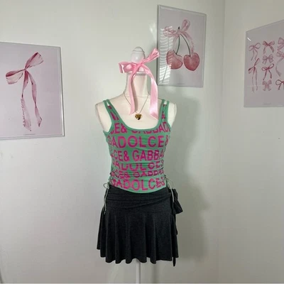 Camiseta sin mangas vintage Y2K Dolce & Gabbana verde azulado rosa intenso con monograma corbata lateral para mujer S Foto 1 de 4