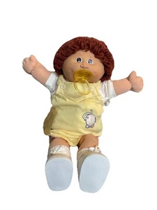 Chupete de colección 1984 Cabbage Patch muñeca niña elefante amarillo hoyuelos rizados HM4 PMI - Imagen 1 de 14