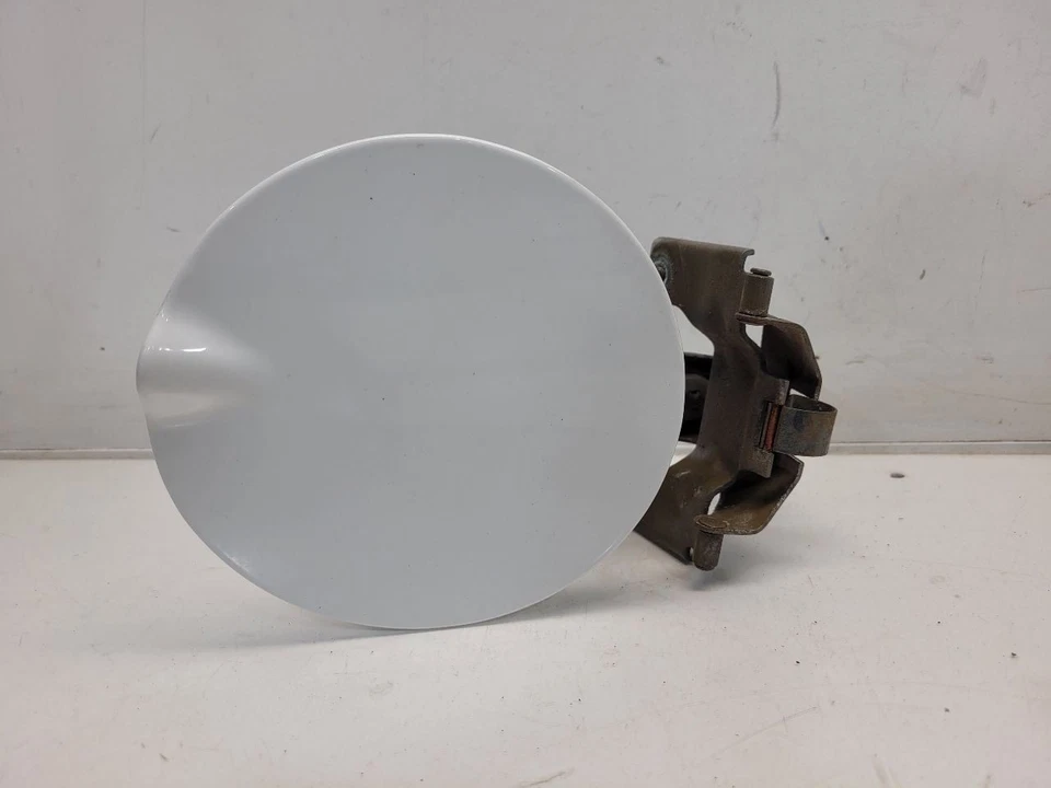 Dodge Avenger SE 2013 (Sedán) puerta de llenado de combustible *blanco/PW7* Foto 1 de 4