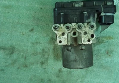 Toyota Highlander 2009-2010 tracción delantera ABS antibloqueo actuador de freno y conjunto de bomba  Foto 1 de 2