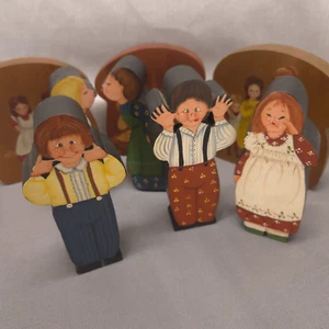 Vtg Wood Decor Kissin Cousins Art Bread Shape Hand Painted Folk Art Girl Signed - Picture 1 of 24