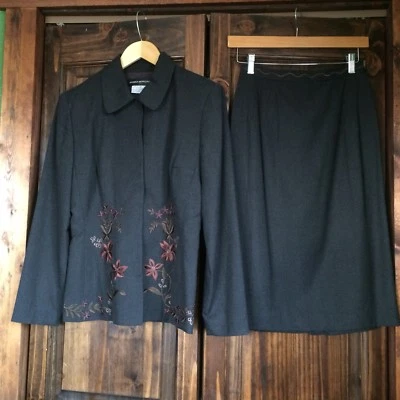 Donna Morgan Women's 2 Piece Skirt Suit Blazer Embroidered Size 6 Fully Lined - Image 1 of 4