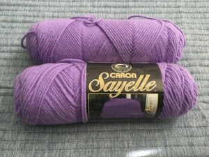 Caron Sayelle Flieder 0335 100 % Acryl Garn 2 Stück Maschinenwäsche & Trocknen - Bild 1 von 5