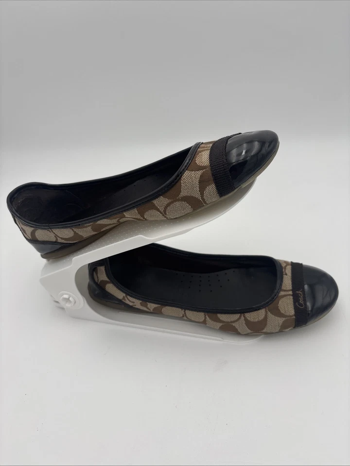 Zapato Coach Cecile Lona Firma Logo Patente Puntera Plana Talla 7.5 Usado Foto 1 de 4
