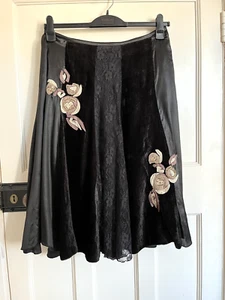 Falda Little Buddha Negra Encaje Satinado Terciopelo Bordado Talla XL Cintura 34" - Imagen 1 de 9