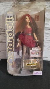 Barbie Stardoll Bambola Angelo Caduto - 2011 Vestito Capelli Rosso Nero DMG BOX - Leggi!! - Foto 1 di 2