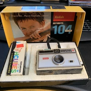 Cámara Kodak Instamatic 104/Outfit vintage con caja original: sin probar - Imagen 1 de 8